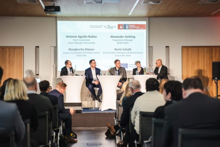 Podiumsdiskussion mit Vertreterinnen und Vertretern der Clean Hydrogen Partnership und der Projektpartner